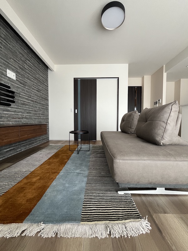 松江　出雲　米子　家具　インテリア　コーデネート　インテリアコーディネート　マンション　マンションコーディネート ソファ　リビング　ラグマット　ウールじゅうたん　絨毯