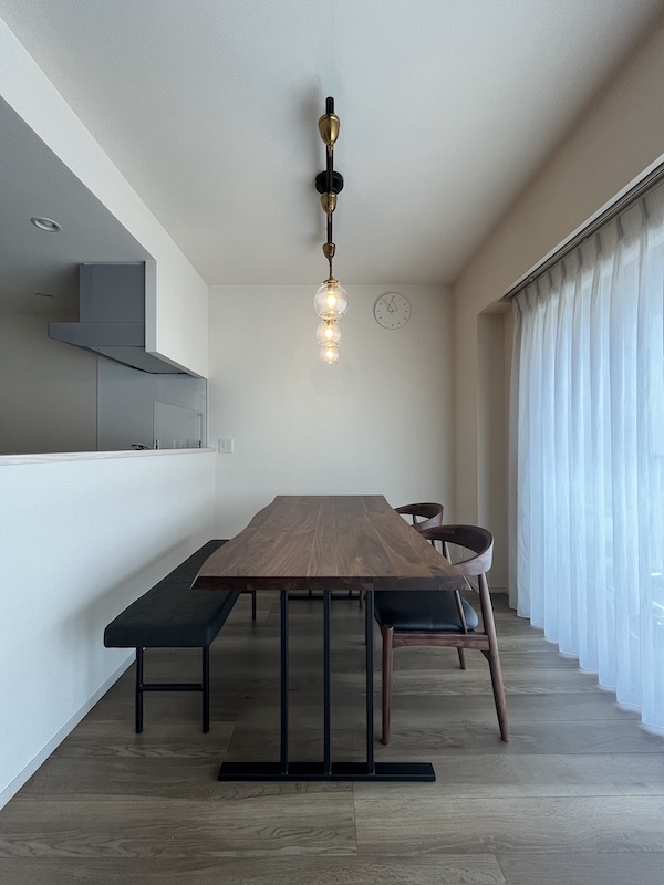 松江　出雲　米子　家具　インテリア　コーデネート　インテリアコーディネート　マンション　マンションコーディネート ソファ　リビング　ラグマット　ウールじゅうたん　絨毯　カーテン　レースカーテン　フジエテキスタイル　ダイニング　ダイニングテーブル　ダイニングチェア　ダイニングベンチ　ペンダントライト　ダイニングセット　ウォルナット