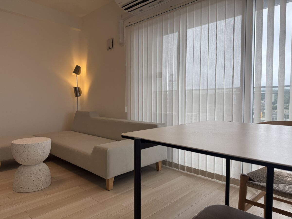 松江　出雲　米子　コーディネート　家具　インテリア　照明　ペンダントライト　シルバー　ダイニングテーブル　セラミックテーブル　ソファ　マンション